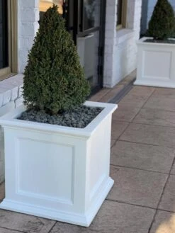 Fairfield Self-Watering Square Planter, 20” X 20” -Plants And Accessories Shop 39 618 213V tif