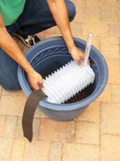 Adjustable Self-Watering Insert For Pots And Planters -Plants And Accessories Shop 8610250 0006 tif